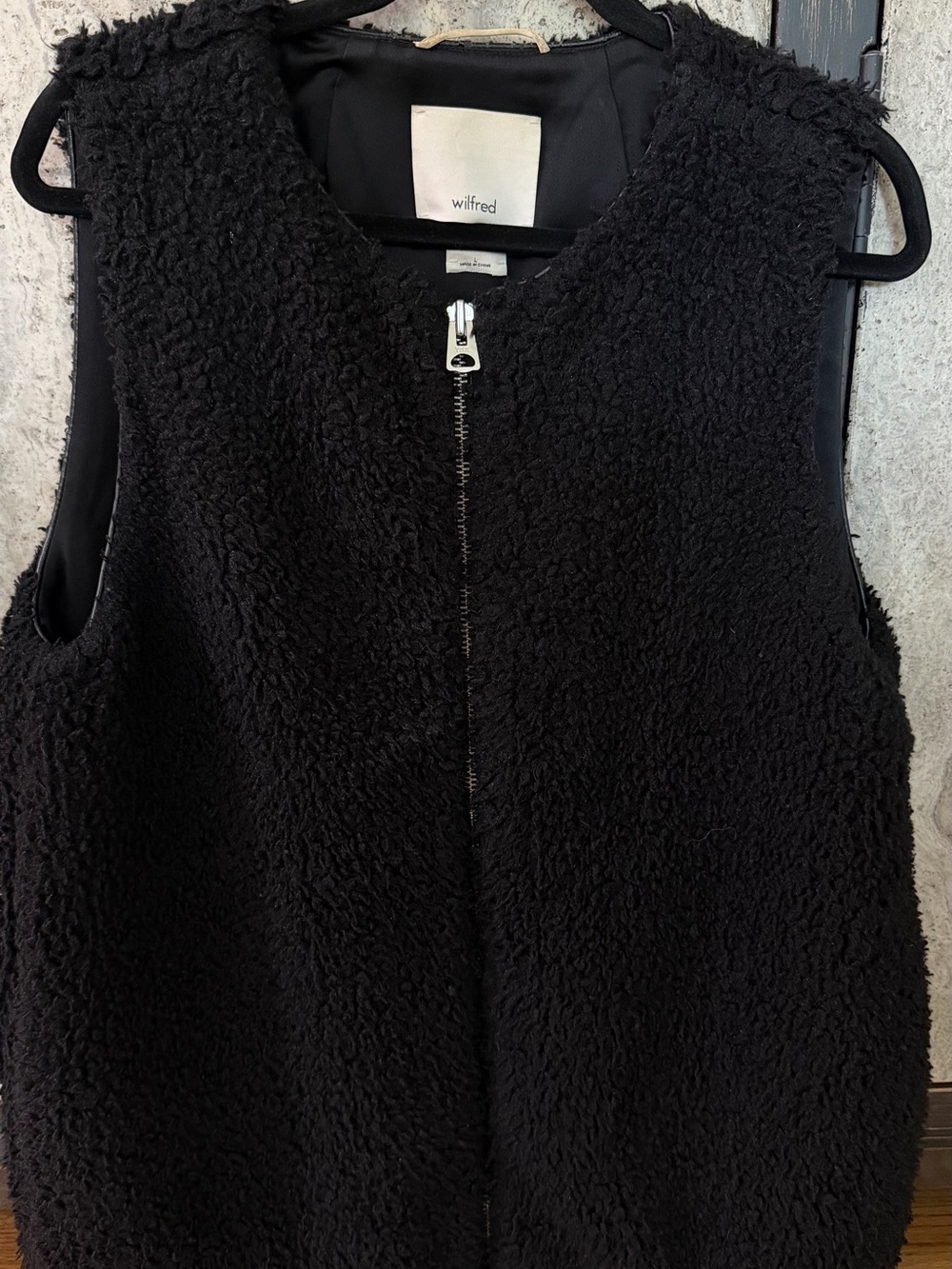 Aritzia Wilfred Black Sherpa Zip Front Vest